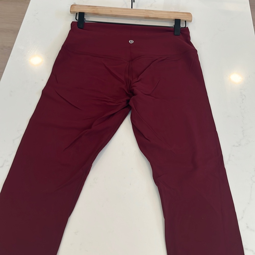 Lululemon aligns SZ8 cropped EUC